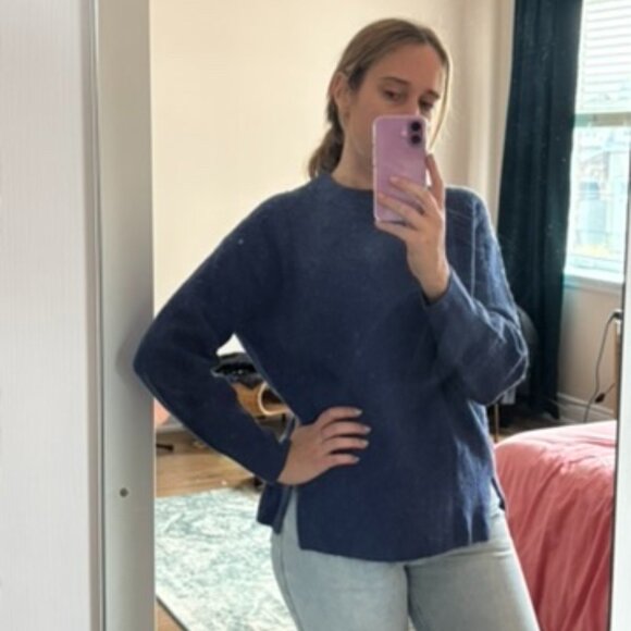 Blue sweater Lululemon - Picture 1 of 4